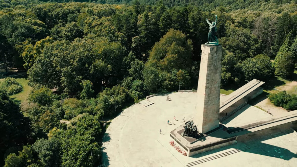 Fruška gora - spomenik - Ideje za Odmor u Srbiji