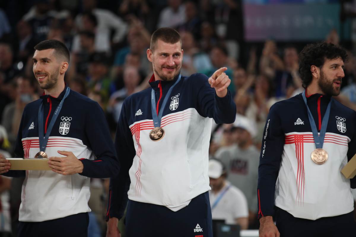 NIkola Jokić, Ognjen Dobrić i Vasilije Micić na postolju sa bronzanim medaljama