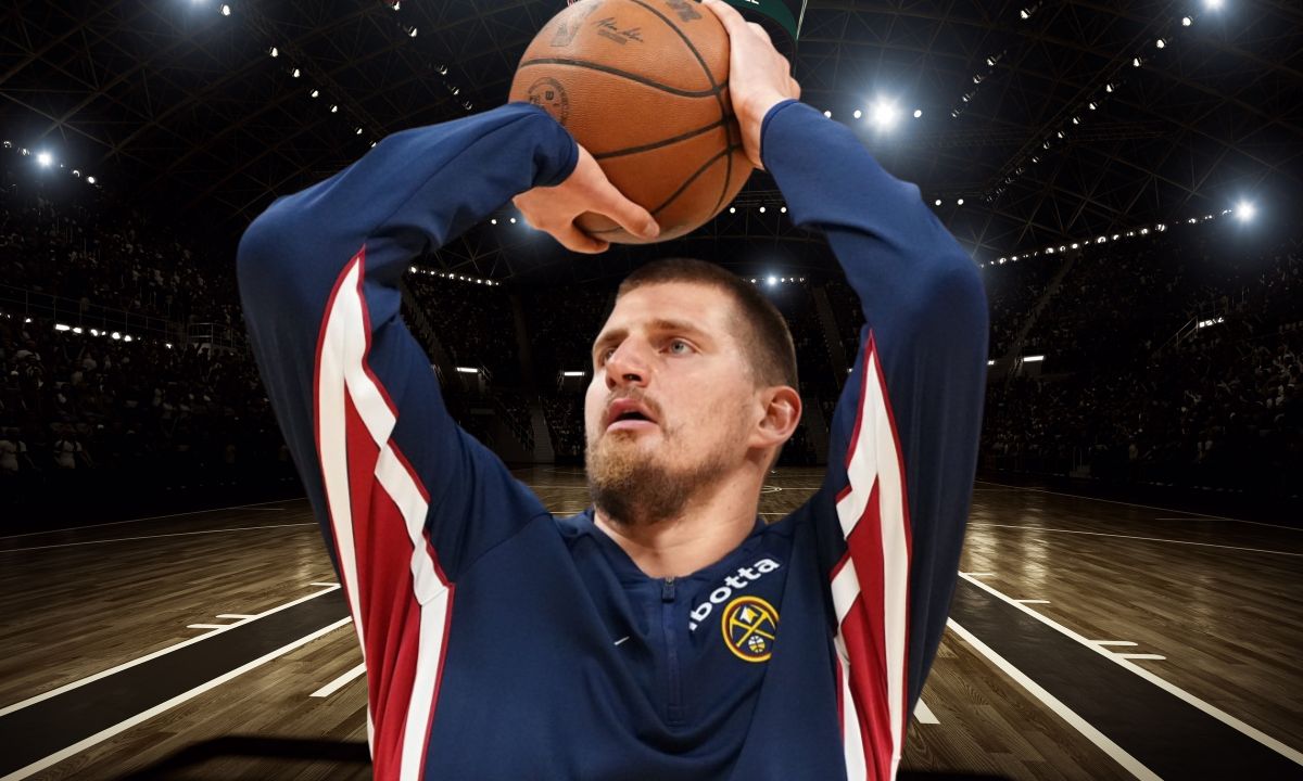 nikola jokić baca loptu u koš